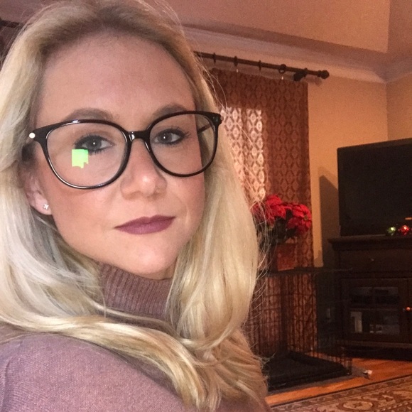 Meet your Posher, Megan - Picture 2 of 7